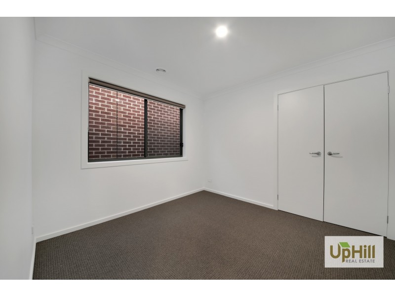 24 SCOTLAND CIRCUIT, Cranbourne West VIC 3977