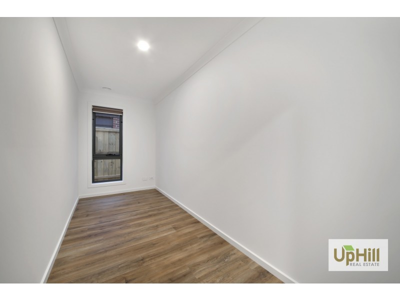 24 SCOTLAND CIRCUIT, Cranbourne West VIC 3977