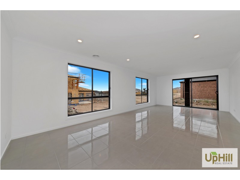 11 ROSANOVE STREET, Clyde North VIC 3978