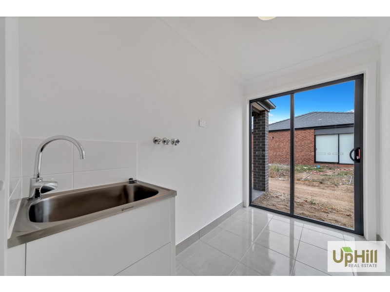 11 ROSANOVE STREET, Clyde North VIC 3978