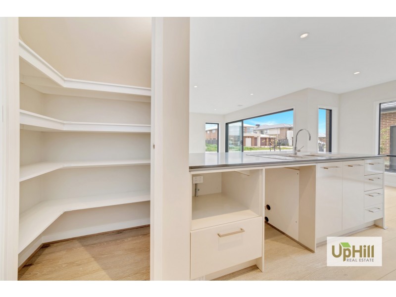 47A Glenrose Boulevard, Clyde North VIC 3978