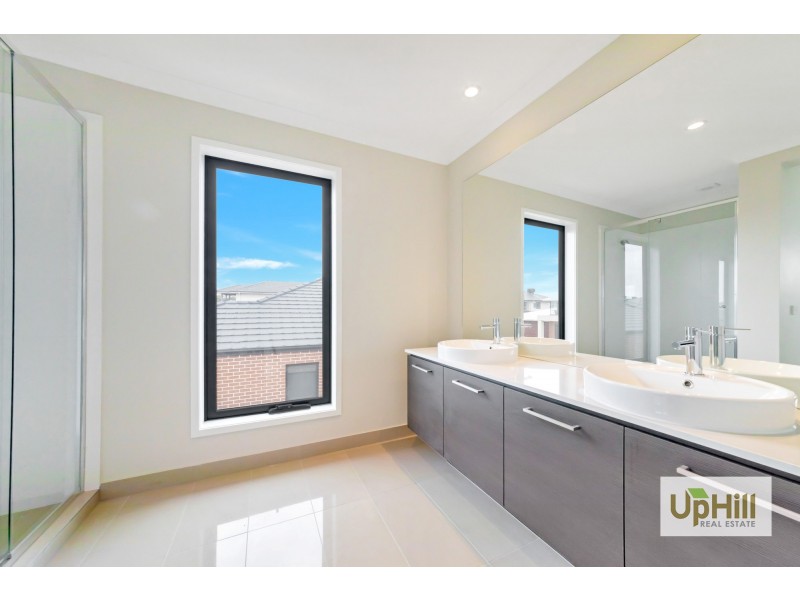 47A Glenrose Boulevard, Clyde North VIC 3978