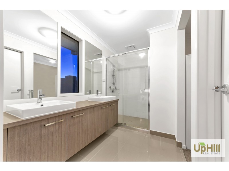 21 Sloane Drive, Clyde North VIC 3978