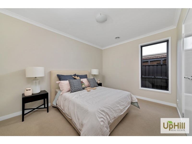 15 Keighery Drive, Clyde North VIC 3978