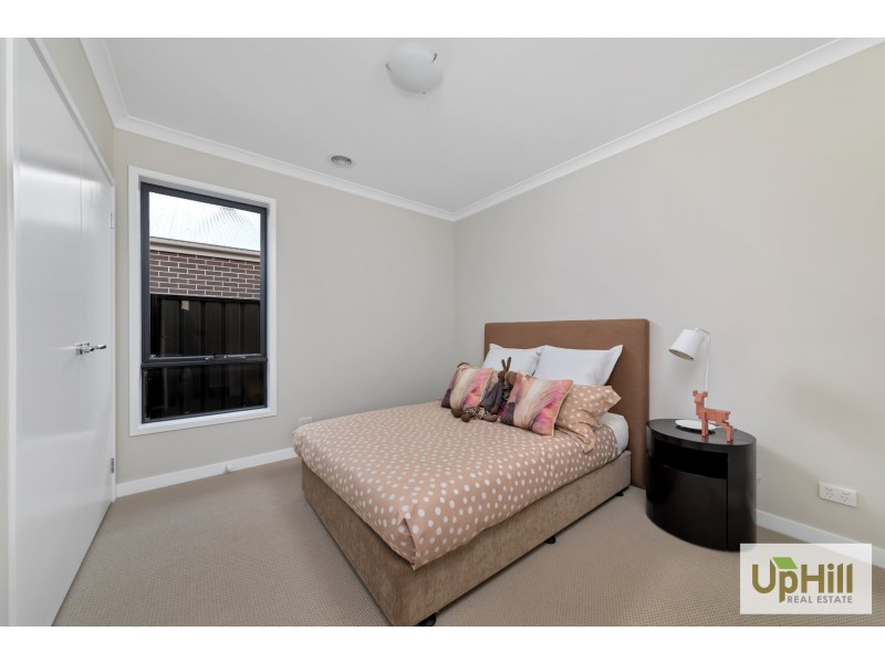 15 Keighery Drive, Clyde North VIC 3978