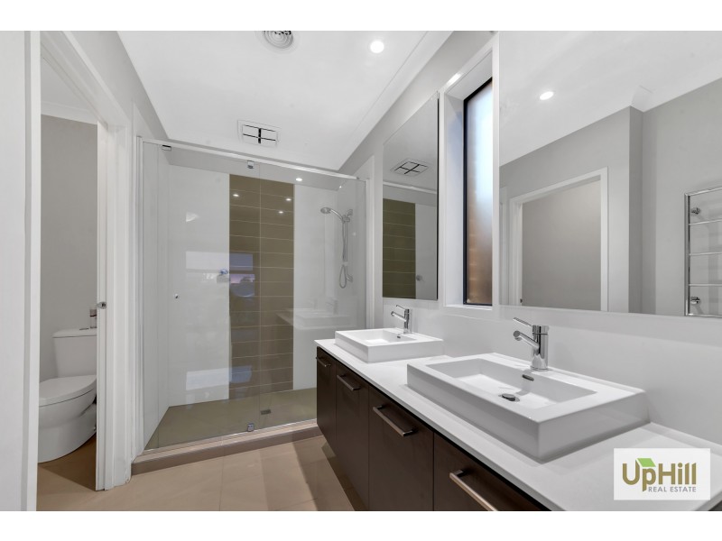 17 Blundy boulevard, Clyde North VIC 3978