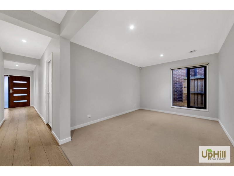 17 Blundy boulevard, Clyde North VIC 3978