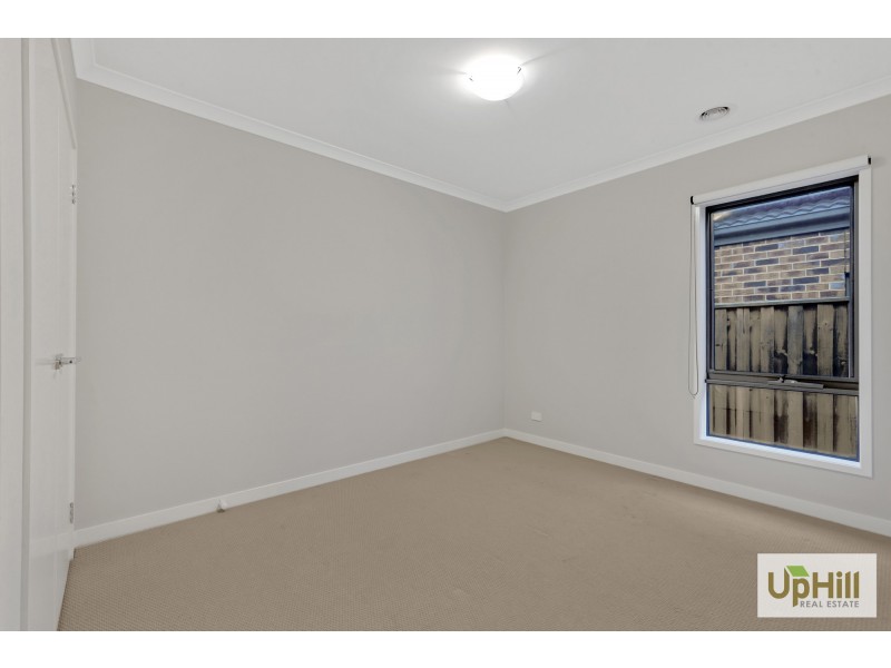 17 Blundy boulevard, Clyde North VIC 3978