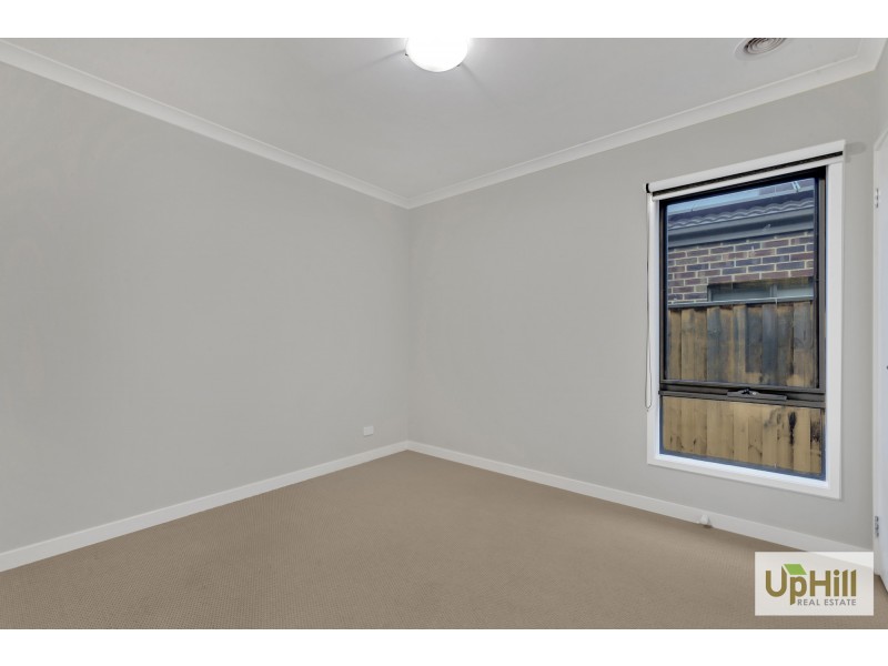 17 Blundy boulevard, Clyde North VIC 3978