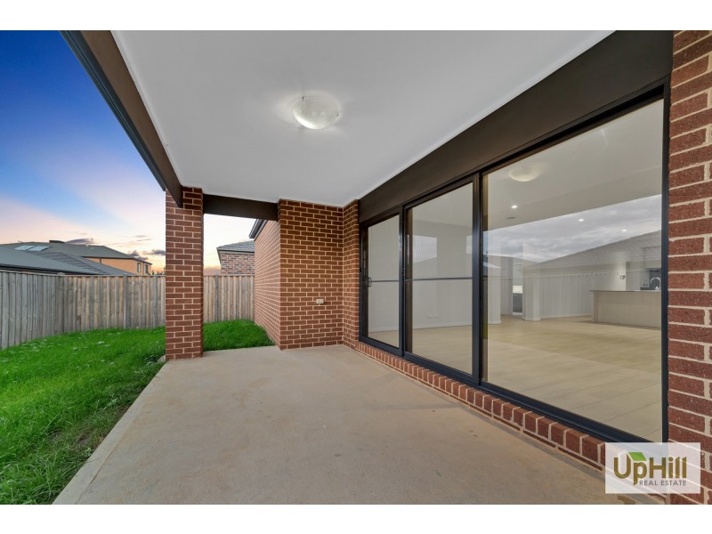 17 Blundy boulevard, Clyde North VIC 3978