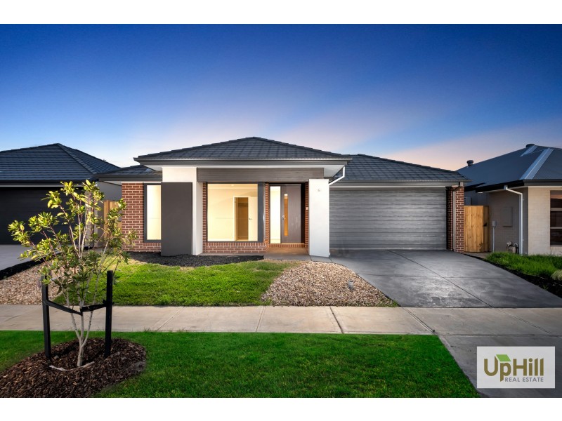 35  WINCHCOMBE WAY, Cranbourne North VIC 3977