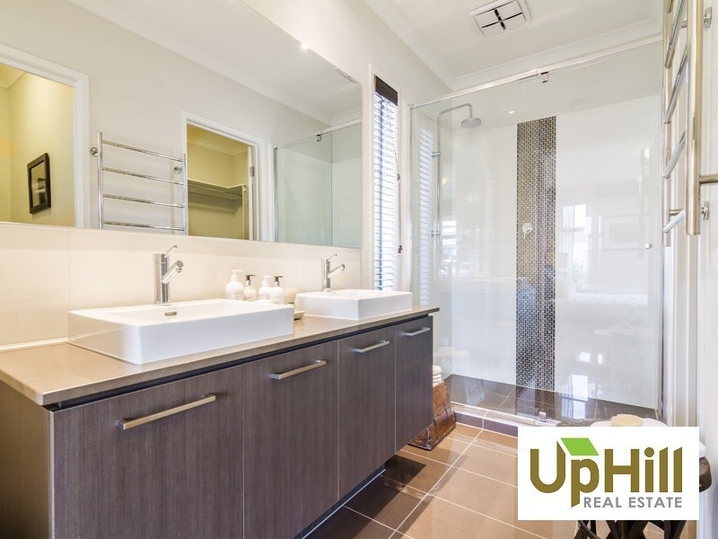 35  WINCHCOMBE WAY, Cranbourne North VIC 3977