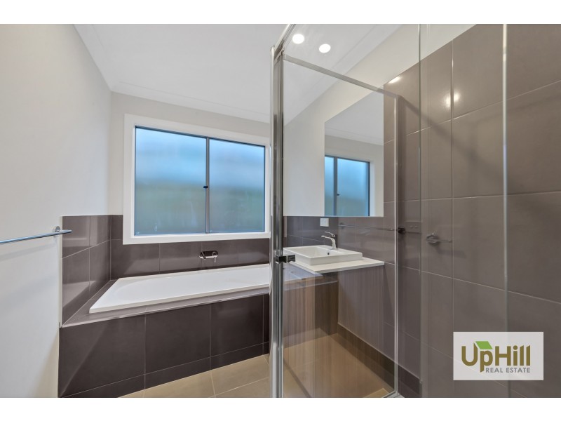 107 Moxham Drive, Clyde North VIC 3978