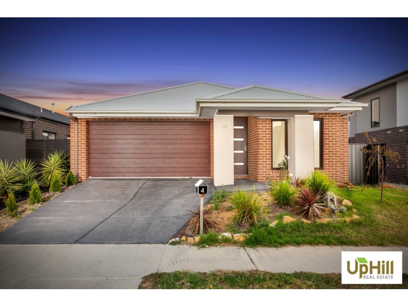 4 BELLHAVEN CIRCUIT, Clyde North VIC 3978