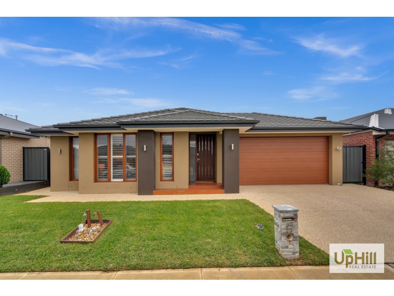 17 Hollingrove Avenue, Clyde North VIC 3978