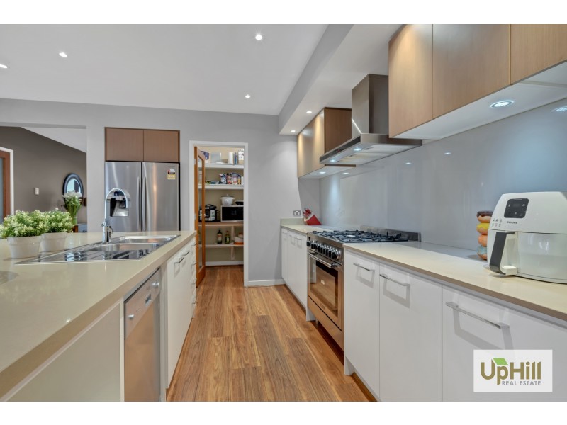 17 Hollingrove Avenue, Clyde North VIC 3978