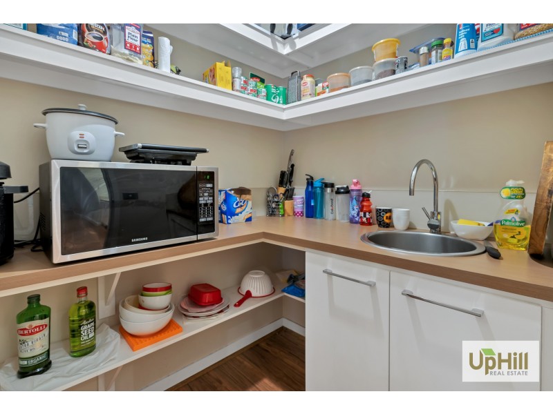 17 Hollingrove Avenue, Clyde North VIC 3978