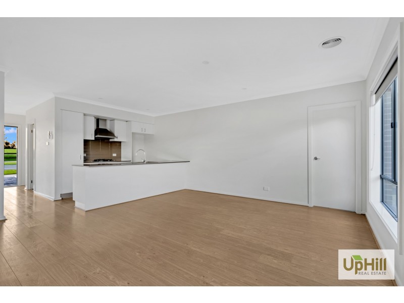 19 ELISTON AVENUE, Clyde VIC 3978