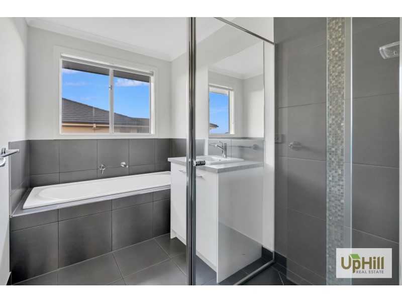 19 ELISTON AVENUE, Clyde VIC 3978