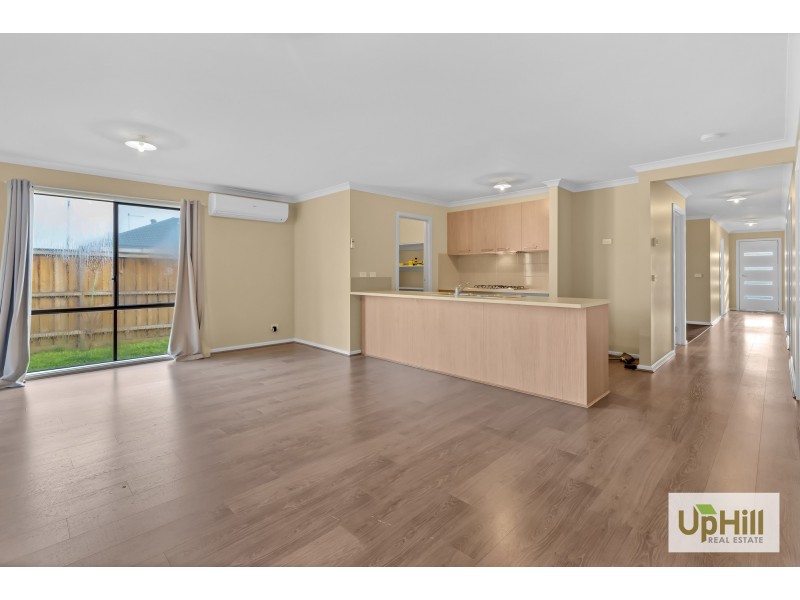 10 CARISBROOKE WAY, Clyde North VIC 3978