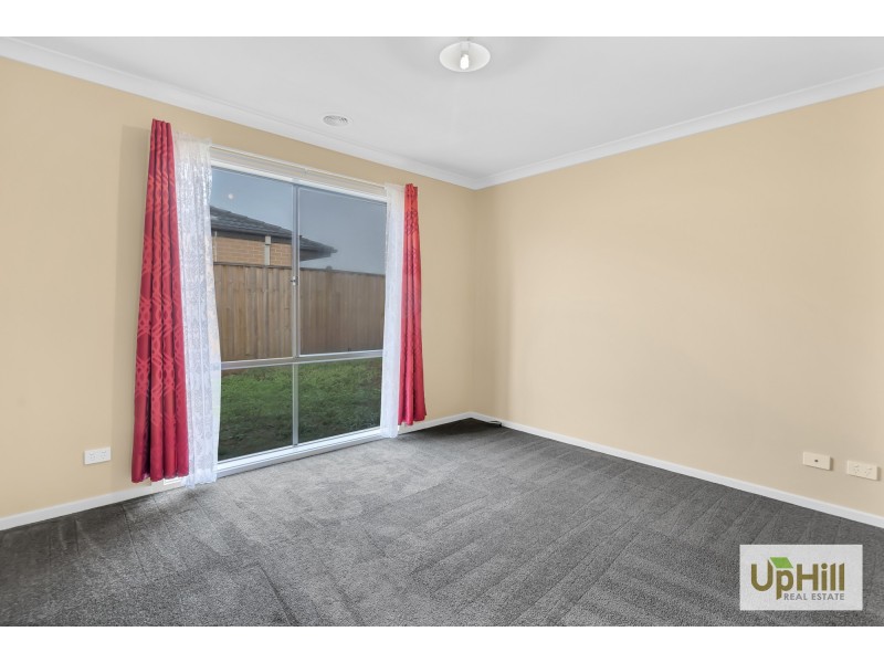 10 CARISBROOKE WAY, Clyde North VIC 3978