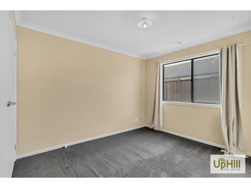 10 CARISBROOKE WAY, Clyde North VIC 3978