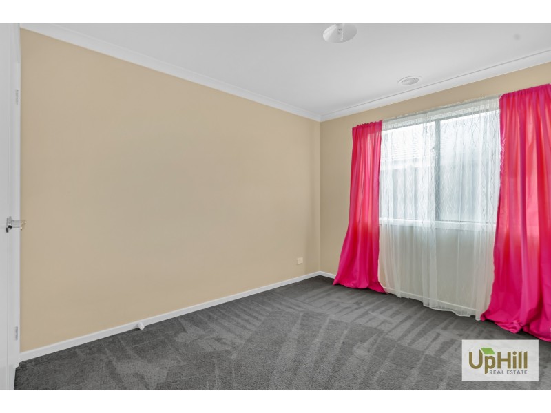 10 CARISBROOKE WAY, Clyde North VIC 3978