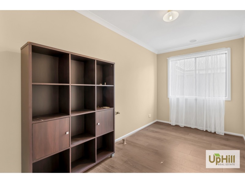 10 CARISBROOKE WAY, Clyde North VIC 3978