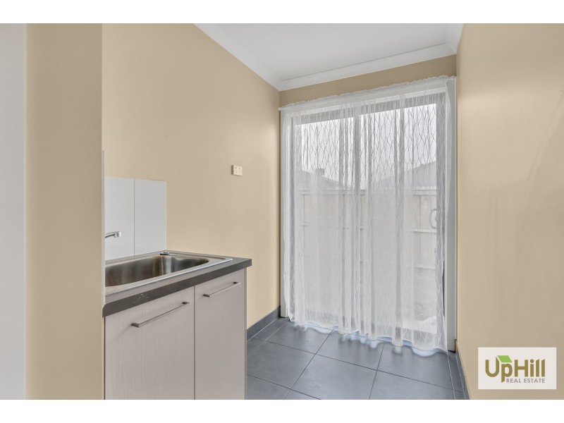 10 CARISBROOKE WAY, Clyde North VIC 3978