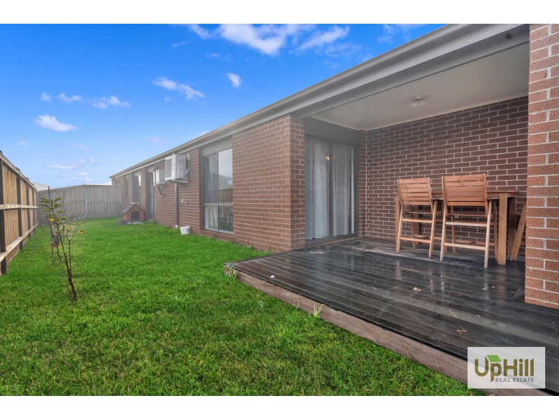 10 CARISBROOKE WAY, Clyde North VIC 3978