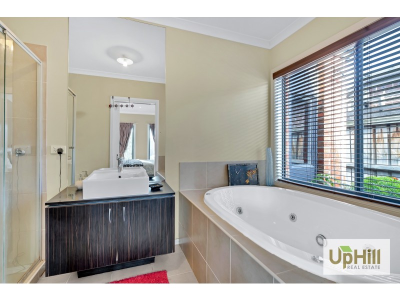 5 RAMMER WAY, Cranbourne East VIC 3977