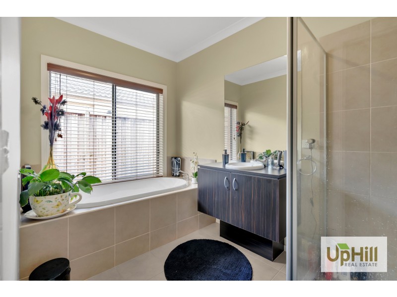 5 RAMMER WAY, Cranbourne East VIC 3977