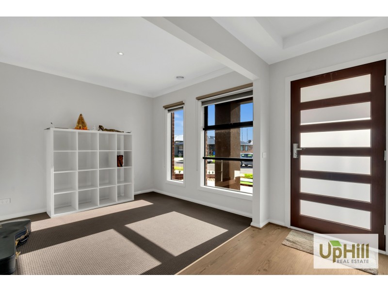 16 PITFIELD AVENUE, Cranbourne East VIC 3977