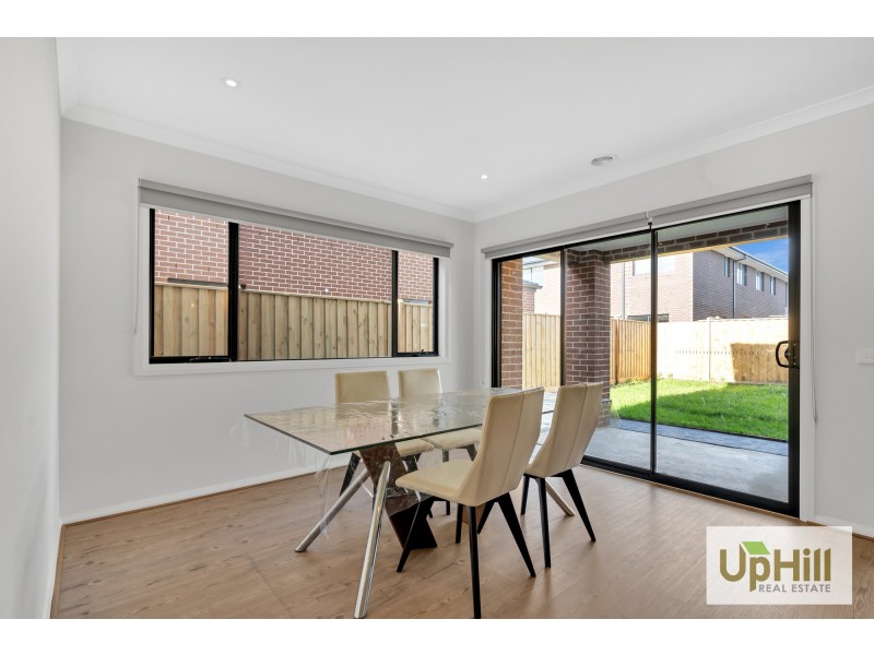 16 PITFIELD AVENUE, Cranbourne East VIC 3977