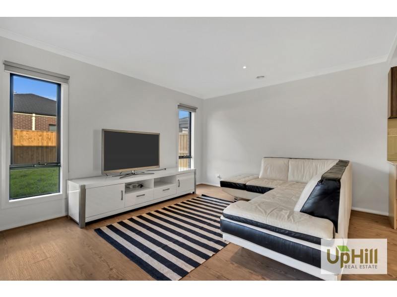 16 PITFIELD AVENUE, Cranbourne East VIC 3977