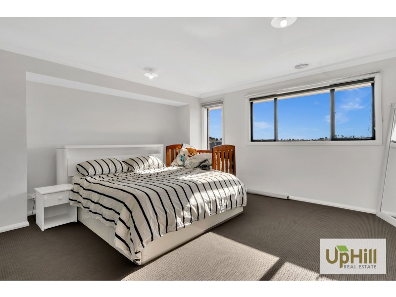 16 PITFIELD AVENUE, Cranbourne East VIC 3977