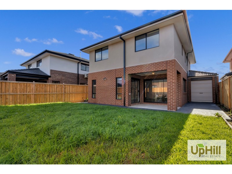 16 PITFIELD AVENUE, Cranbourne East VIC 3977