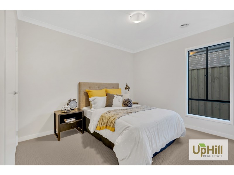 8  Savage Way, Clyde North VIC 3978