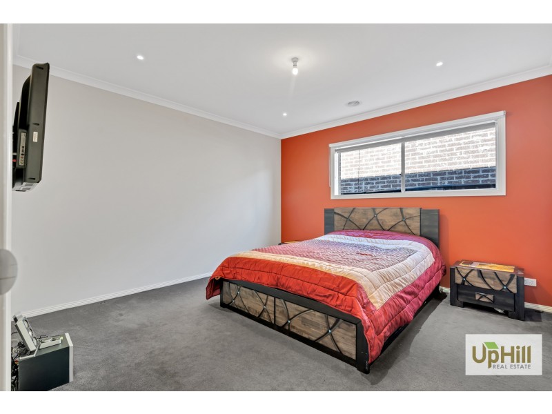 15 Paso Grove, Clyde North VIC 3978