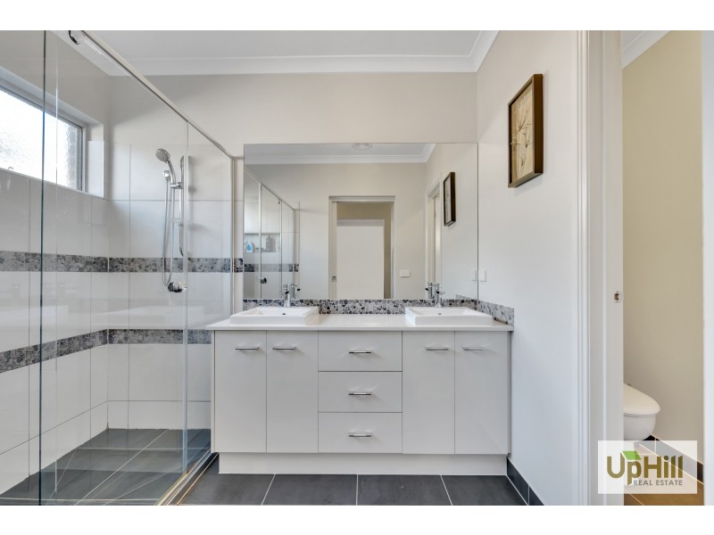 15 Paso Grove, Clyde North VIC 3978