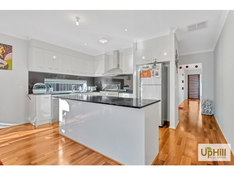 15 Paso Grove, Clyde North VIC 3978