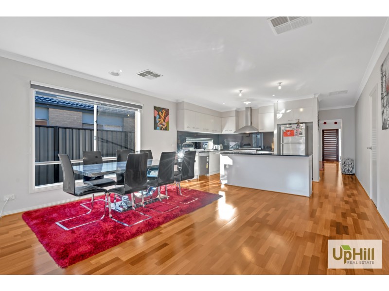 15 Paso Grove, Clyde North VIC 3978