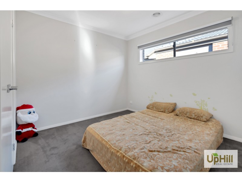 15 Paso Grove, Clyde North VIC 3978