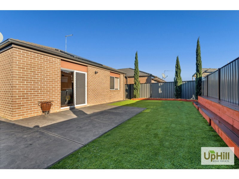15 Paso Grove, Clyde North VIC 3978