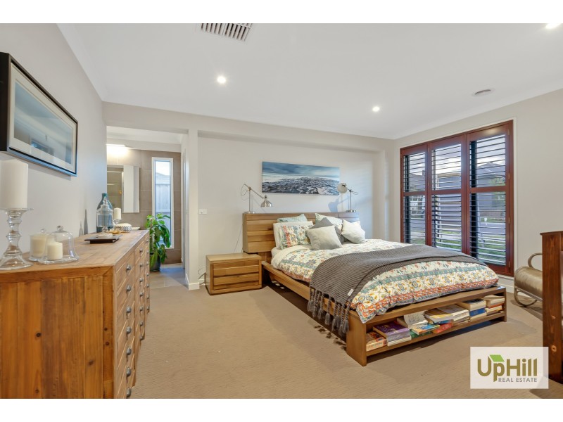 12 Dame Avenue, Clyde North VIC 3978