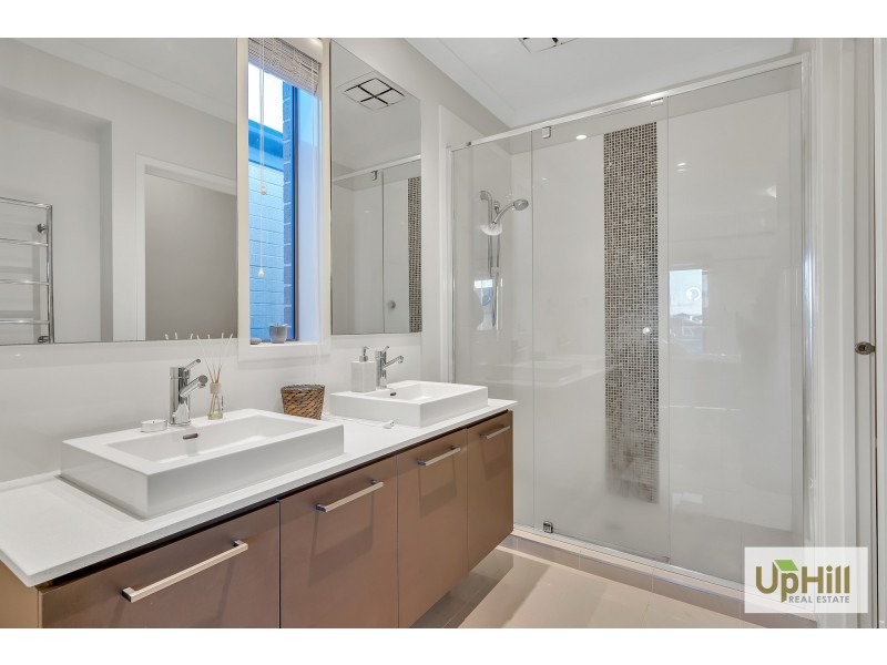 30 COMPTON WAY, Clyde North VIC 3978