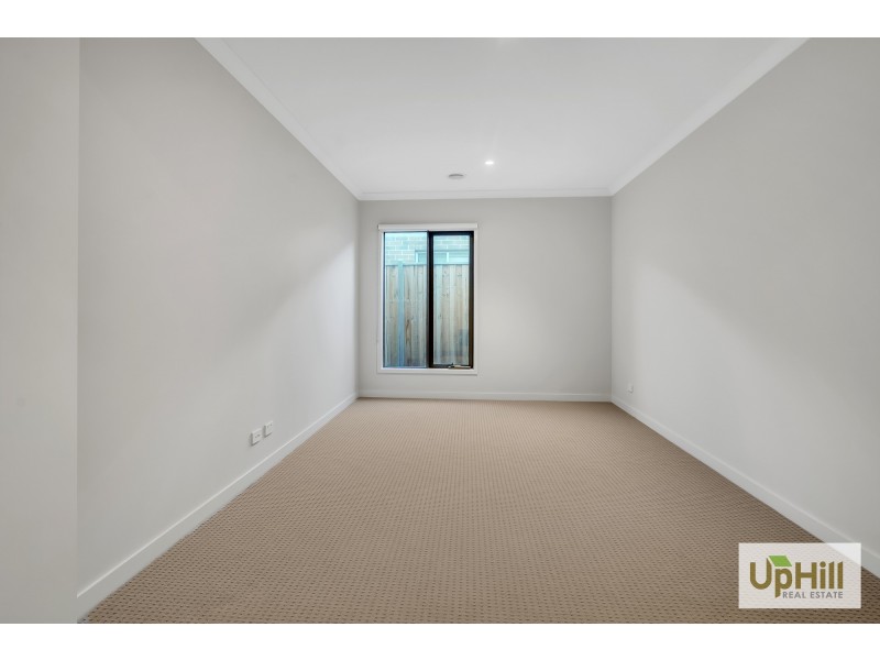 30 COMPTON WAY, Clyde North VIC 3978