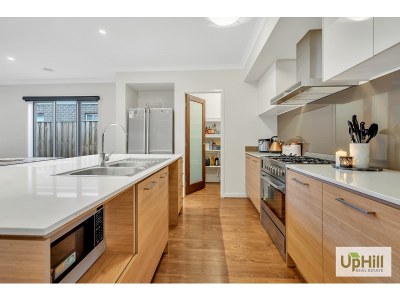 30 COMPTON WAY, Clyde North VIC 3978