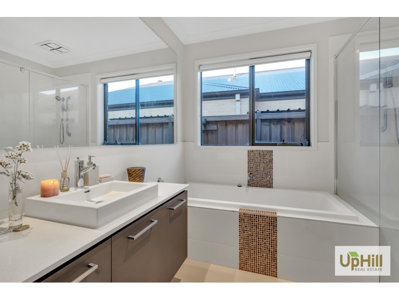 30 COMPTON WAY, Clyde North VIC 3978