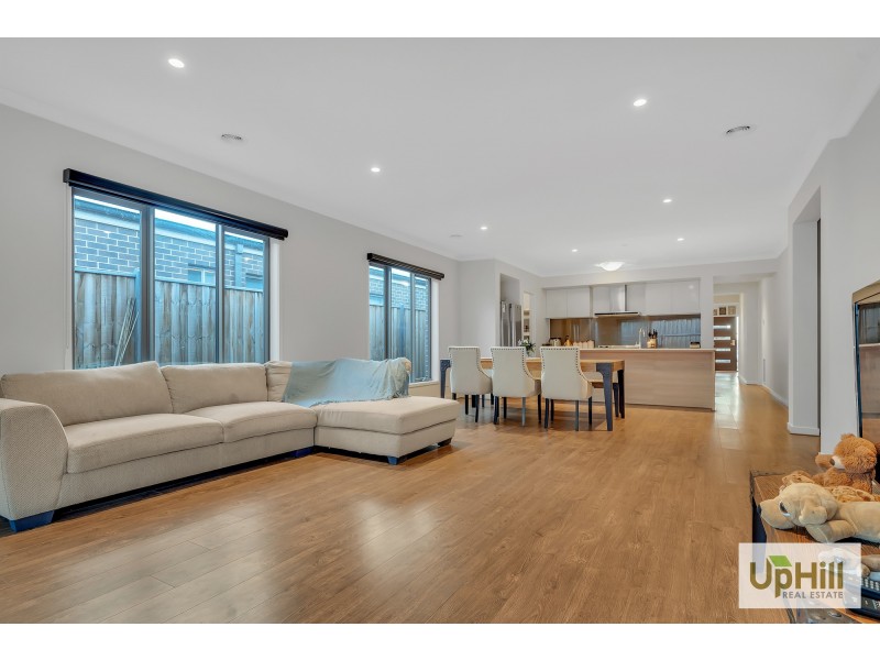 30 COMPTON WAY, Clyde North VIC 3978